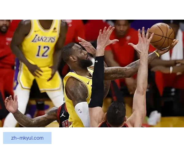 湖人不敌快船三噩耗艾顿再崩