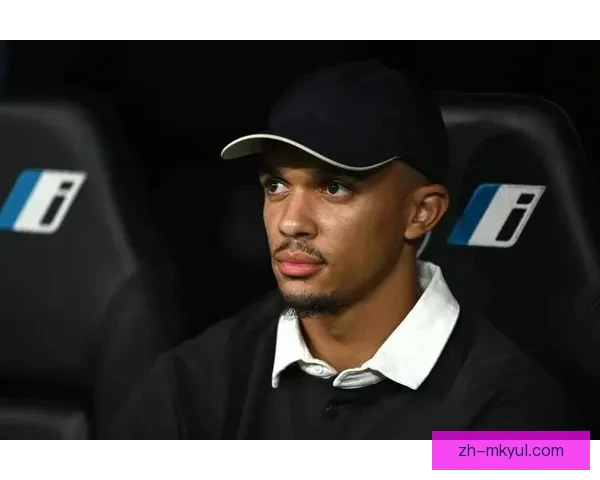 西媒称阿韦洛亚劝阿诺德离队假 西媒称阿韦洛亚劝阿诺德离队假