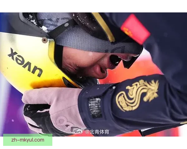 徐梦桃两度安慰摔倒的中国队友